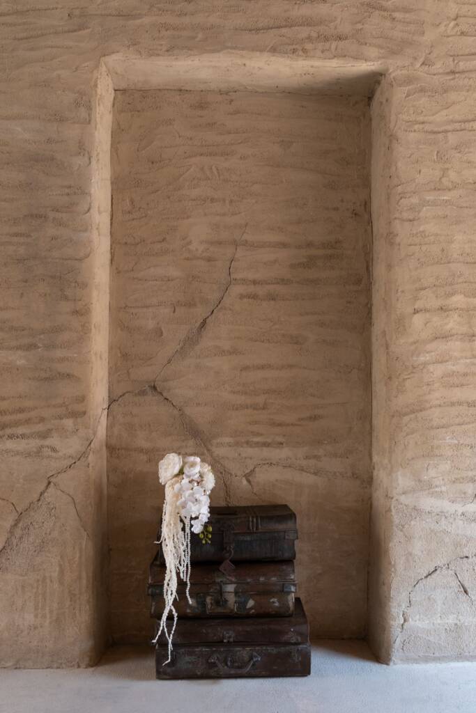 detail shot of luxury bag bouquet with neutral old money flowers