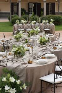 Decoración floral verde por Charm & Flower en boda de lujo